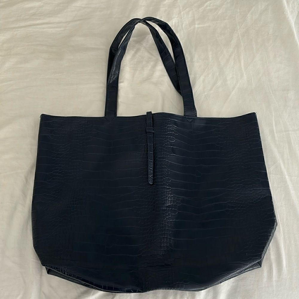 Saks Fifth Avenue crocodile patterned navy bag - New - with 15 beauty samples